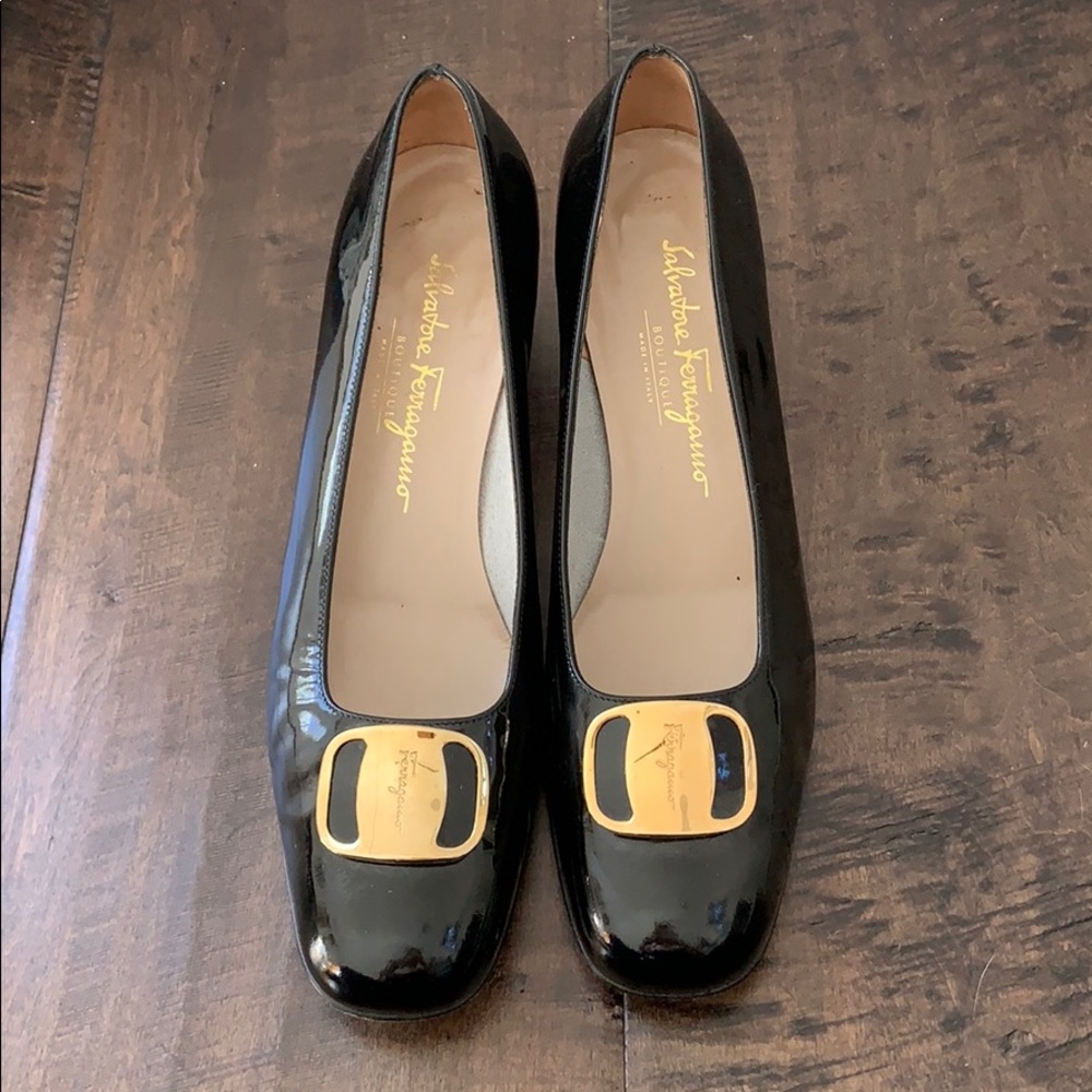 Vintage Salvatore Ferragamo Vara Bow Pumps